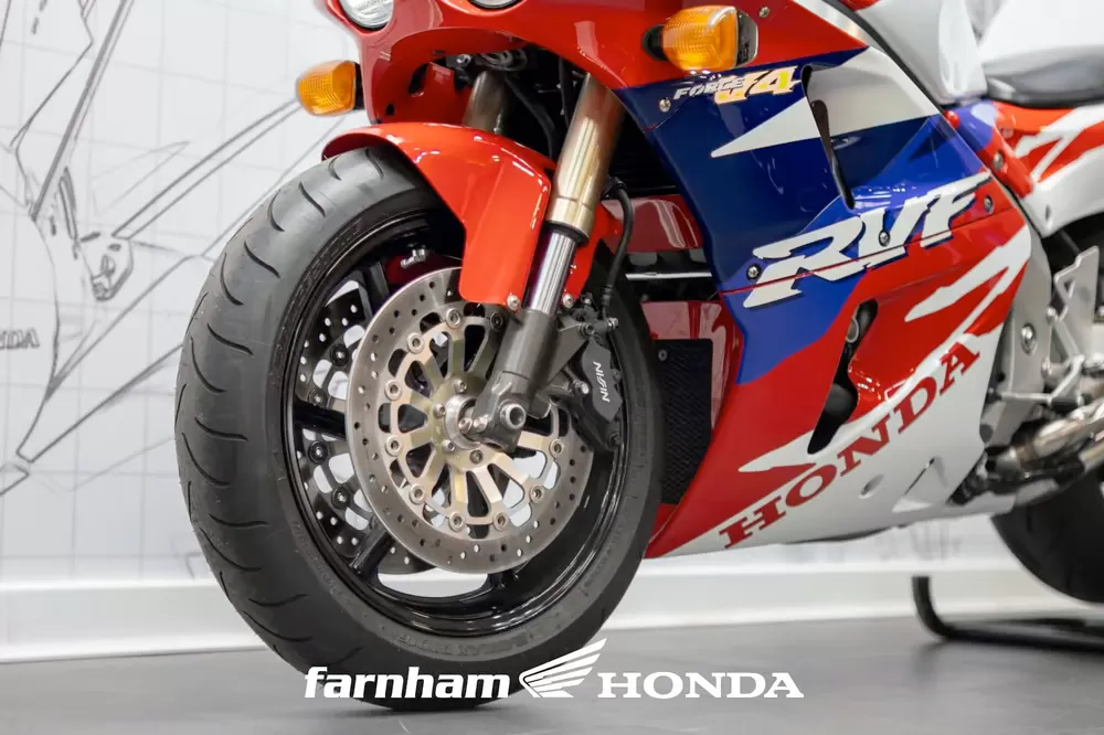 Honda RVF750 - RC45 Front Wheel and Brakes